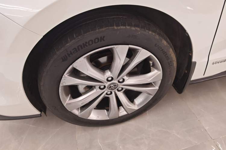 Used Toyota Sienna 2023 2.5L Hybrid Deluxe Edition