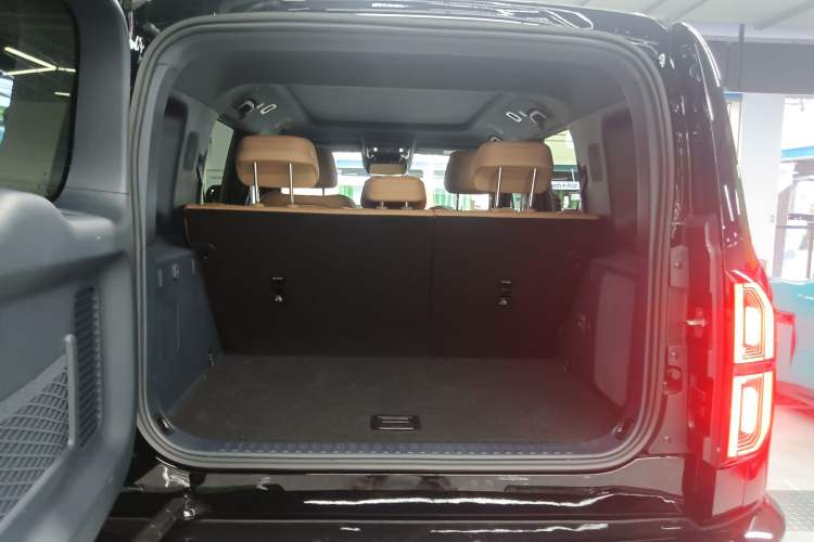 Used Formula Leopard 5 2025 Model 210KM Cloud Ride Tian Shen Ultra Version Trunk