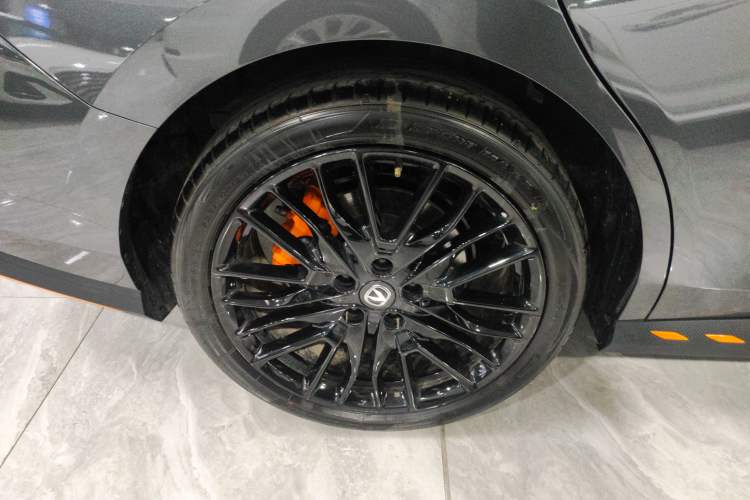 Used CHANGAN UNI-V 2025 Model Third-Generation 2.0T Dynamic Edition Right Rear Wheel Hub