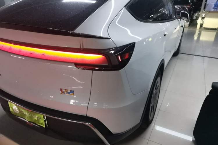 Used Tesla Model Y L 2025 Model Long-Range All-Wheel-Drive Version
