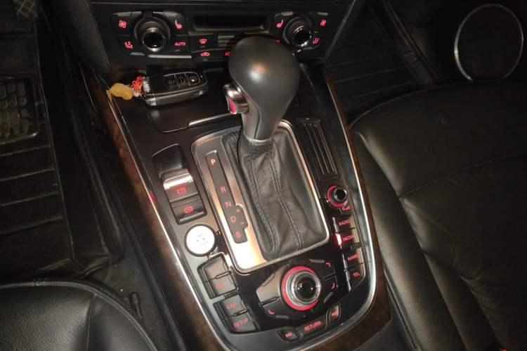 Used Audi Q5 2012 2.0TFSI Technology Model Gear Lever