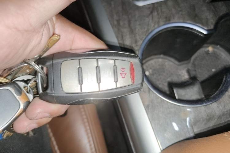 Used Haval H8 2015 2.0T Two-Wheel-Drive Luxury Version
