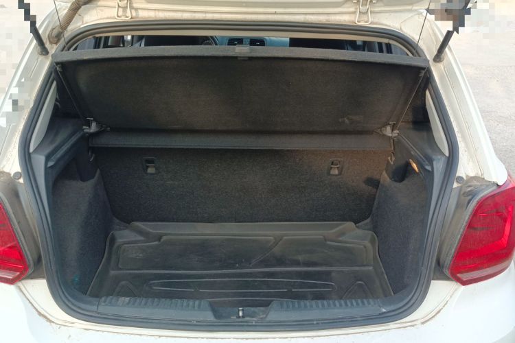 Used Volkswagen Polo 2016 1.4L Manual Fashion Model Trunk