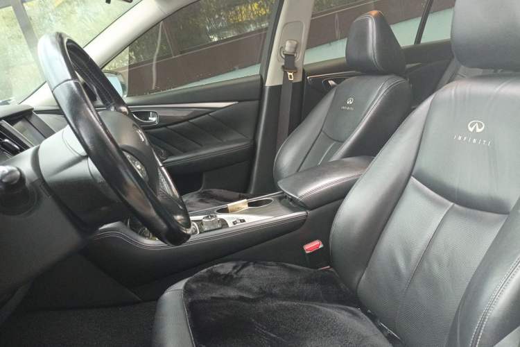Used Infiniti Q50 2014 2.0T Comfort Edition
