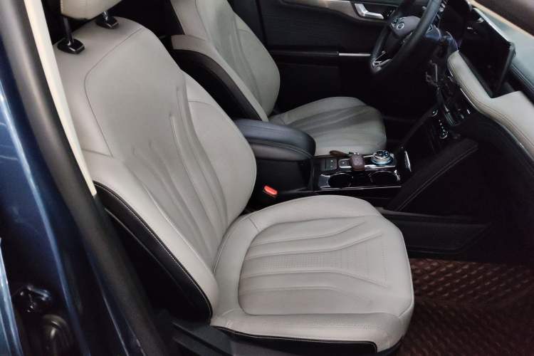 Used Ford Escape 2020 EcoBoost 245 Four-Wheel Drive Titanium Edition Right Front Seat