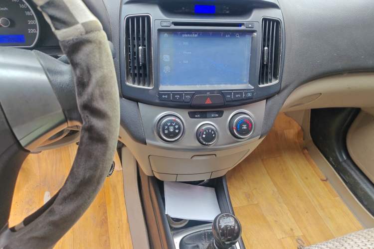 Used Hyundai Celesta 2011 1.6L Manual Comfort Edition Audio And AC Panel