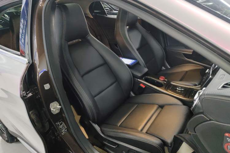 Used Mercedes-Benz GLA 2016 GLA 220 4MATIC Fashion Edition Right Front Seat