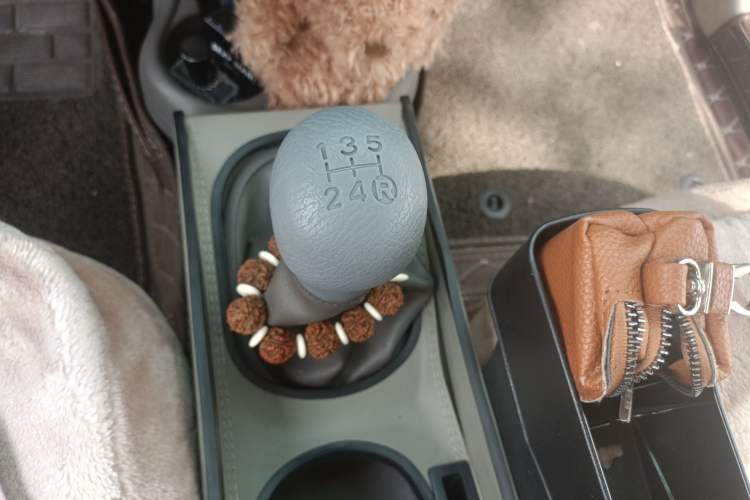 Used Nissan Sunny 2015 1.5XE Manual Comfort Edition Gear Lever