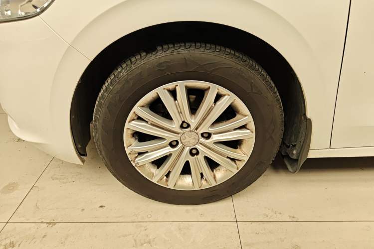 Used Peugeot 301 2016 1.6L Manual Comfort Edition Left Front Wheel Hub