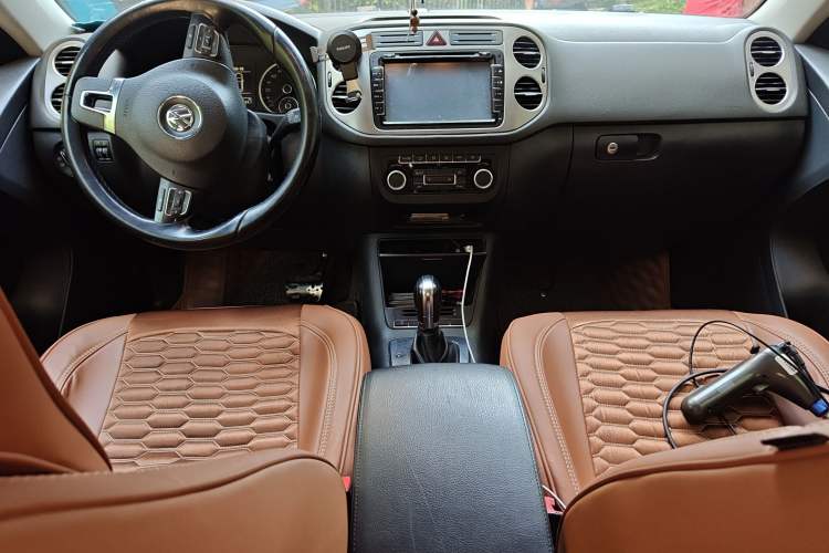 Used Volkswagen Tiguan 2012 1.8TSI Automatic Two-Wheel Drive Trend Edition Center Console