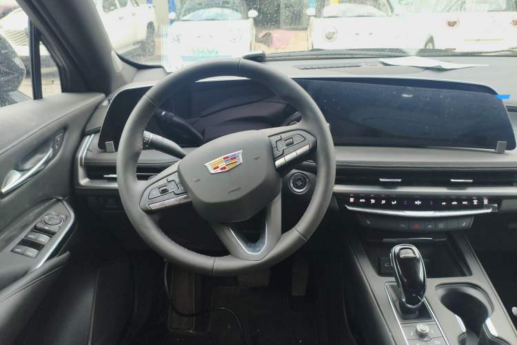 Used Cadillac XT4 2024 28T Two-Wheel-Drive Luxury Version
