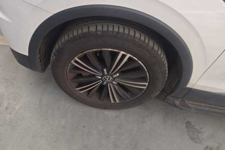 Used Volkswagen Tiguan L 2021 330TSI Automatic Two-Wheel Drive Smart Edition Left Front Wheel Hub