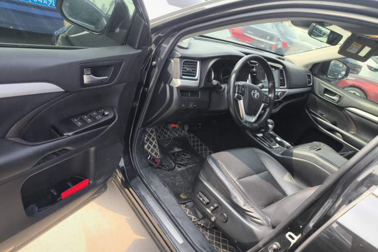 Used Toyota Highlander 2018 2.0T Four-Wheel Drive Luxury Version 7 Seats China VI Standard