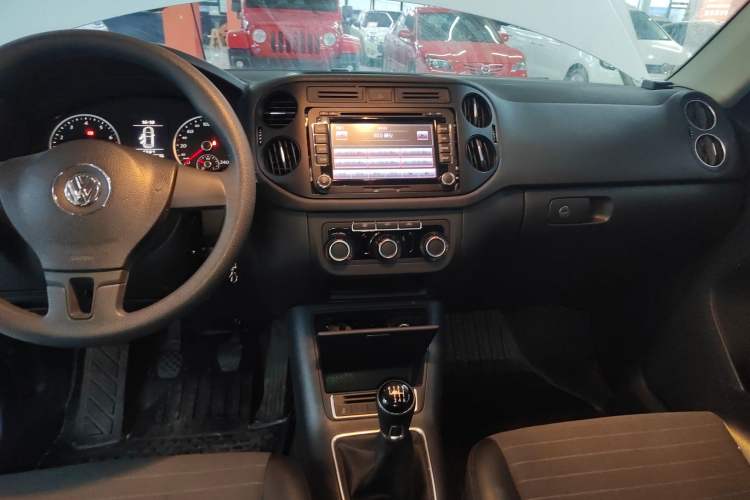 Used Volkswagen Tiguan L 2015 1.8TSI Manual Two-Wheel Drive Fashion Edition