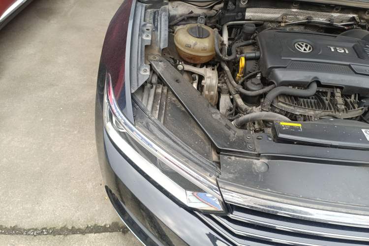 Used Volkswagen Magotan 2018 Facelift 330TSI DSG Luxury Model Right Front Headlight