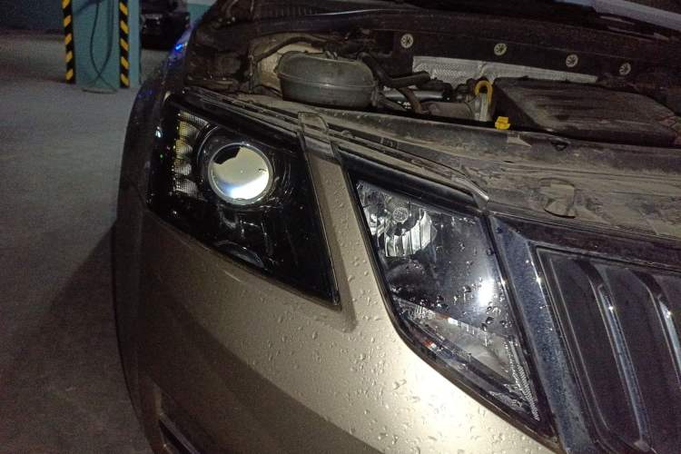 Used Skoda Octavia 2019 1.5L Automatic Luxury Edition Right Front Headlight