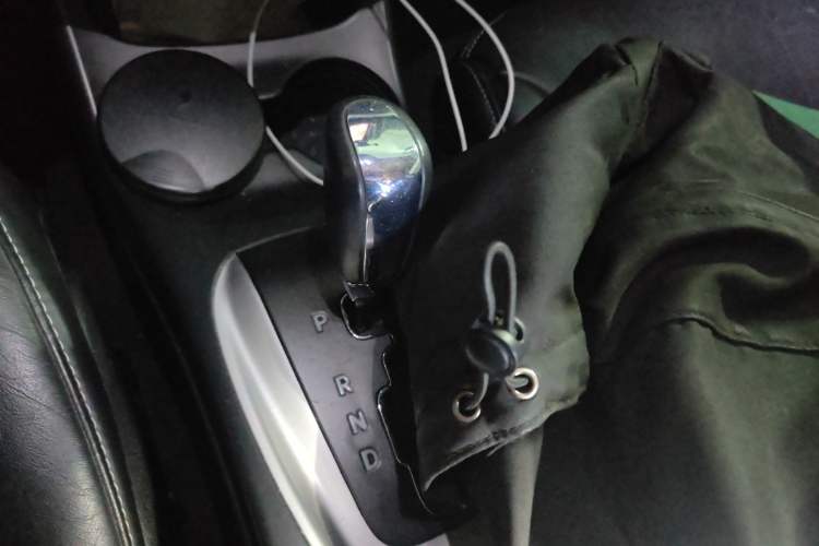 Used Dodge Journey 2013 2.4L Two-Wheel Drive Luxury Version Gear Lever