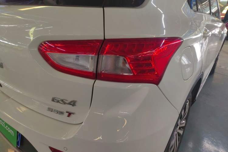 Used GAC Trumpchi GS4 2017 235T Automatic Two-Wheel Drive Luxury Smart Connectivity Version Right Rear Taillight