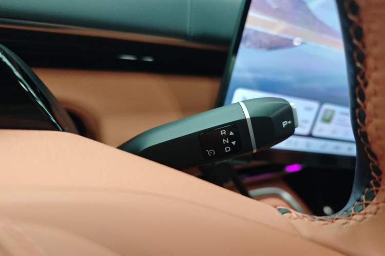 Used Deepal S07 2025 285Max Huawei Qiankun Intelligent Driving ADS SE Range-Extended Version Gear Lever