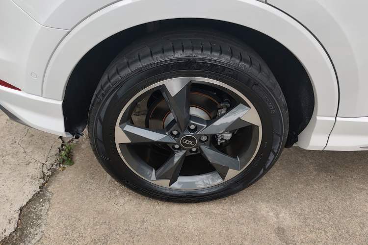 Used Audi Q3 2023 35 TFSI Fashion Dynamic Model (1.4T) Exterior 3