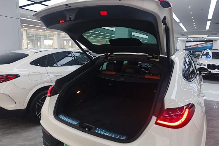 Used Mercedes-Benz GLC Coupe 2024 GLC 260 4MATIC Coupe SUV
