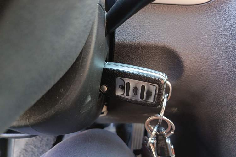 Used Volkswagen Touran 2013 1.4T Manual Comfort Edition 5-Seater Vehicle Key