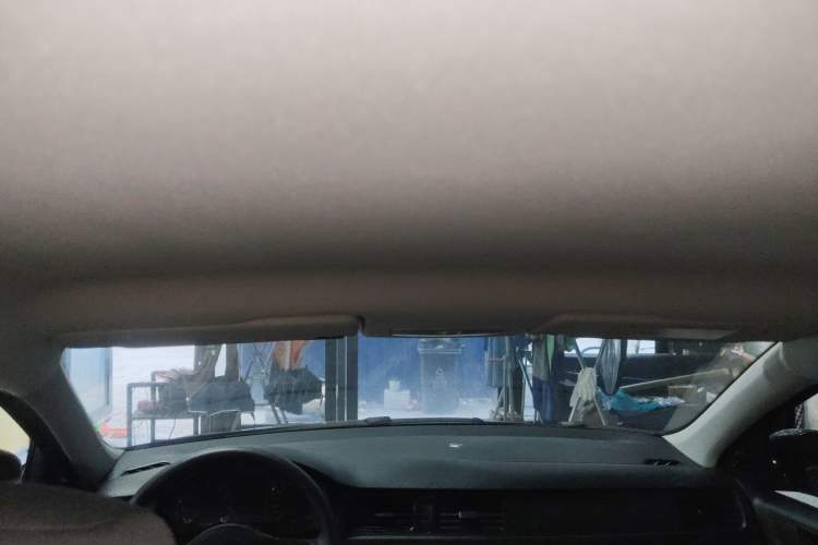 Used Volkswagen Santana 2015 1.6L Automatic Fashion Edition Headliner