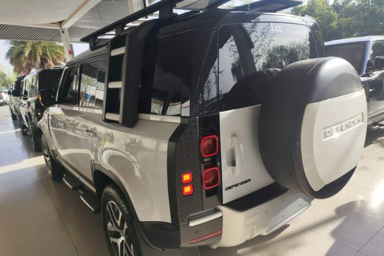 Used Land Rover Defender 2022 110 P400 Dark Edition
