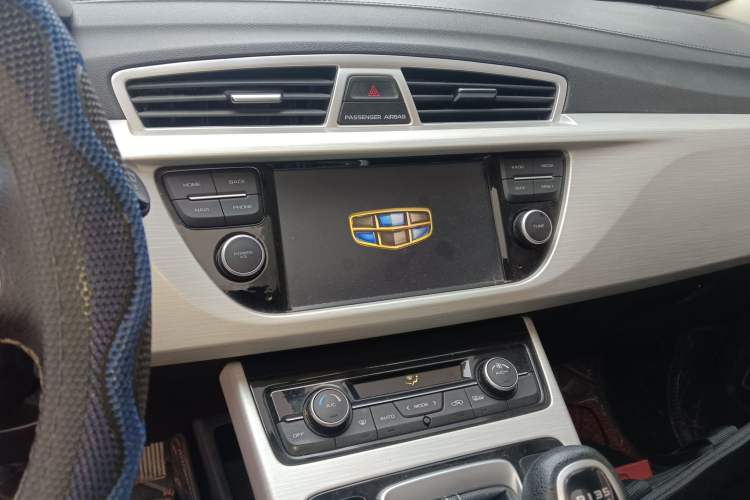 Used Geely Auto Emgrand X7 Sport 2018 2.0L Manual Two-Wheel Drive Zhiya Version
