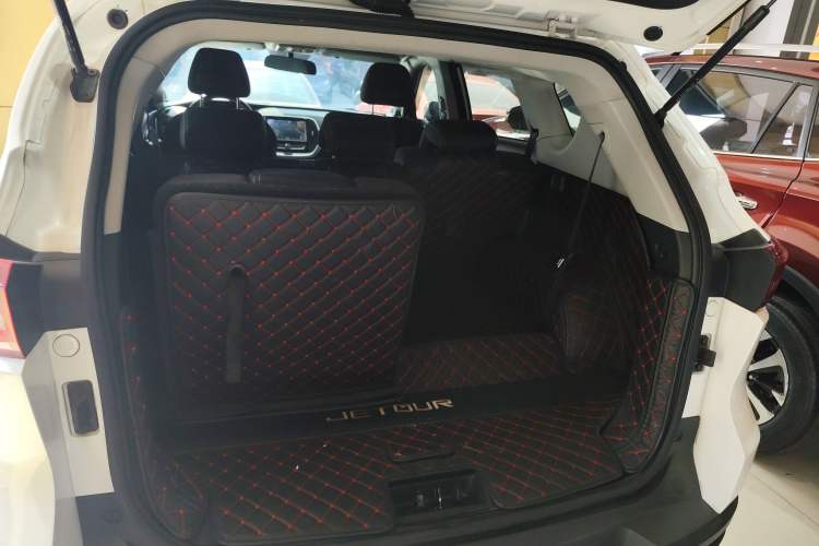 Used JETOUR X70M 2020 Revised 1.5T Manual Partner Version 7-Seater
