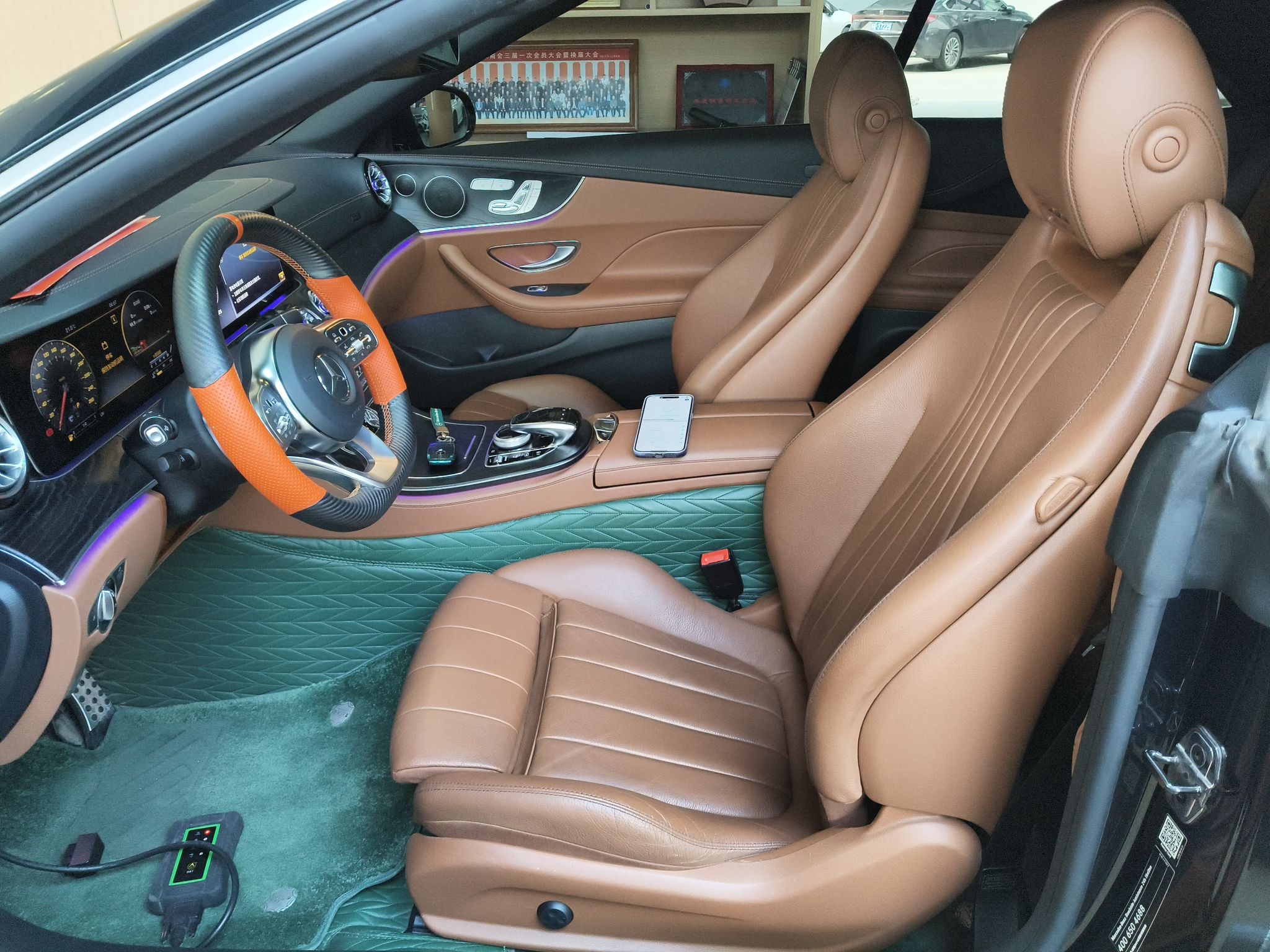 Переднее сиденье в автомобиле