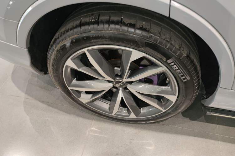 Used Audi Q7 2021 55 TFSI quattro S line Sport model Right Rear Wheel Hub