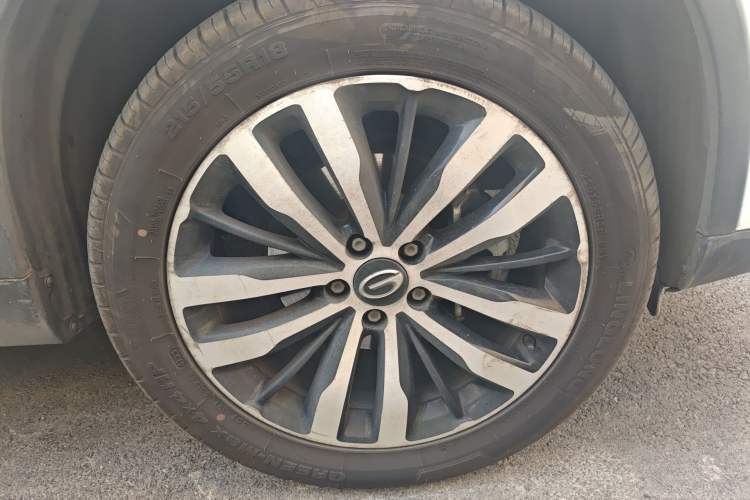 Used GAC Trumpchi GS4 2017 235T Automatic Two-Wheel Drive Luxury Smart Connectivity Version Right Front Wheel Hub