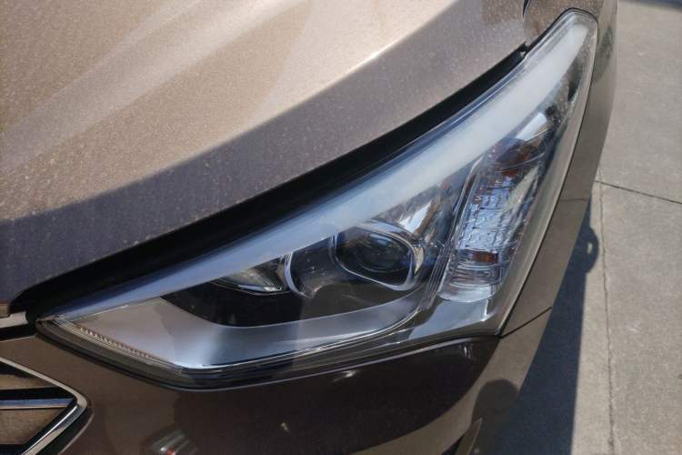 Used Hyundai Santa Fe 2013 2.4L Automatic Two-Wheel Drive Smart Version
