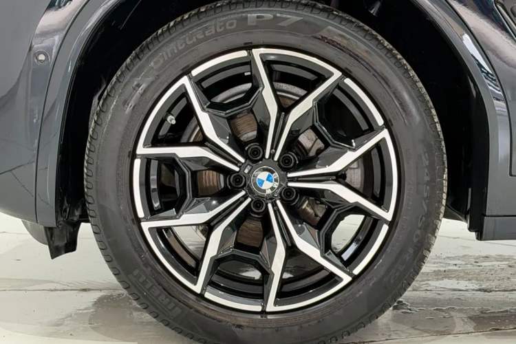 Used BMW X4 2022 xDrive 25i M Sport Package Left Front Wheel Hub