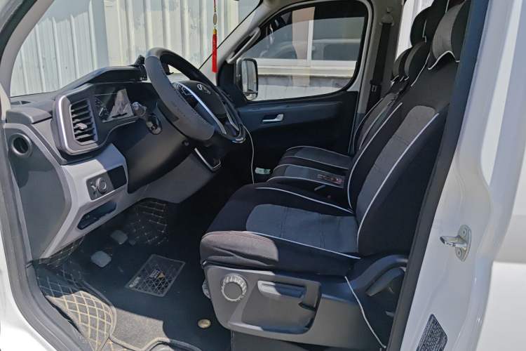 Used SAIC MAXUS Xintu V80 2024 Aotuntong Value Edition 6MT Short Wheelbase Ultra-Low Roof 127 Ps 5/6 Seats