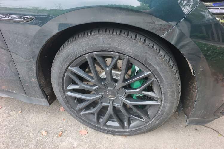 Used BYD Han 2022 EV 610 km All-Wheel-Drive Qianshan Cui Limited Edition Right Front Wheel Hub
