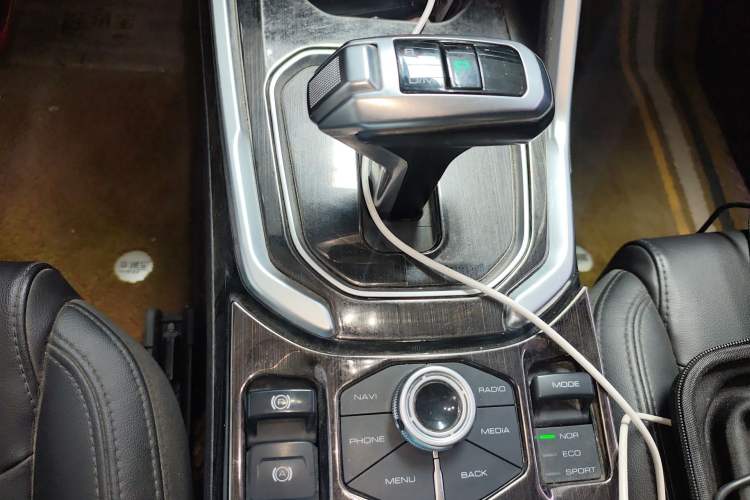 Used Haval H6 2017 Red Label 2.0T Automatic Two-Wheel Drive ZhiShang Model
