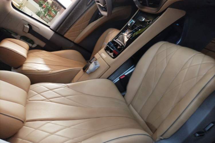 Used Denza D9 2023 DM-i 965 Luxury Model