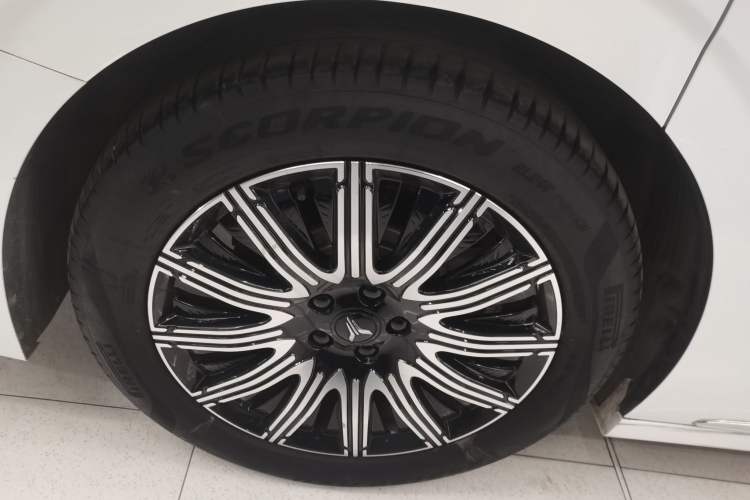 Used VOYAH Dream 2025 EV Four-Wheel Drive Flagship Kunpeng Edition