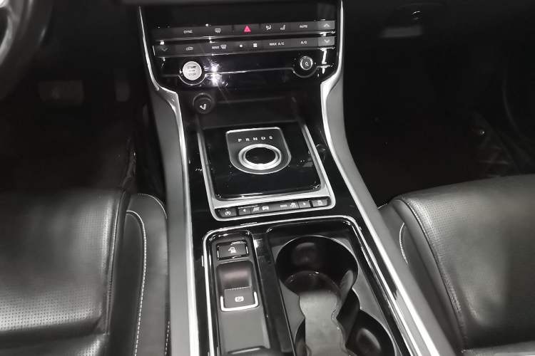 Used Jaguar XF 2016 XF 3.0 SC Two-Wheel-Drive Luxury Edition
