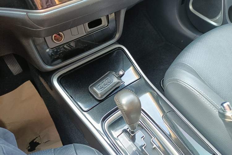 Used Mitsubishi Outlander 2018 2.0L Two-Wheel-Drive Jiale Edition 7-Seater