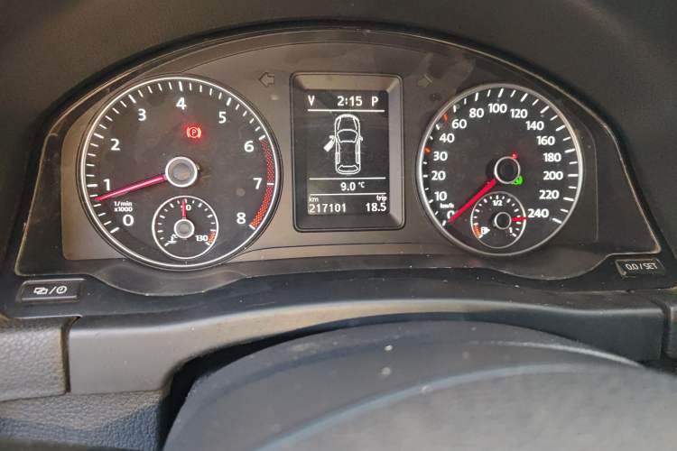 Used Volkswagen Golf 2011 1.4TSI Cross Golf Odometer Close Up