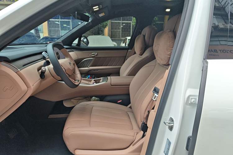 Used ONVO Luxeed L90 2025 Model—Max Six-Seater Version
