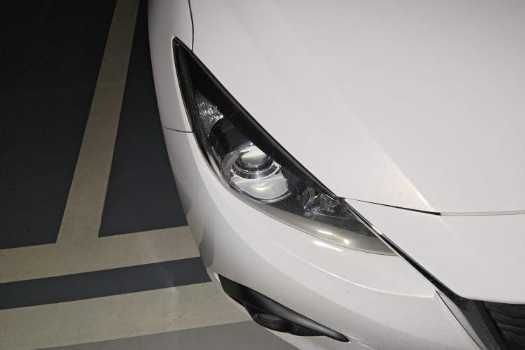 Used Mazda 3 Axela 2016 Sedan 1.5L Automatic Luxury Model
