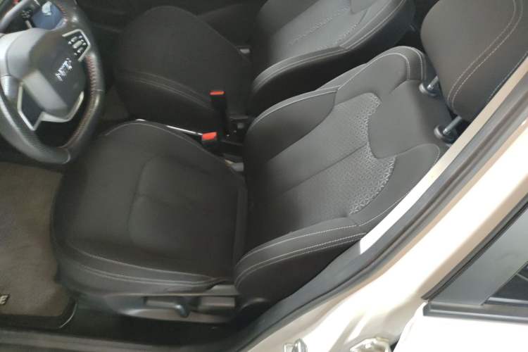 Used NETA V 2021 Standard Range Entertainment Version – Upgraded Model Left Front Seat