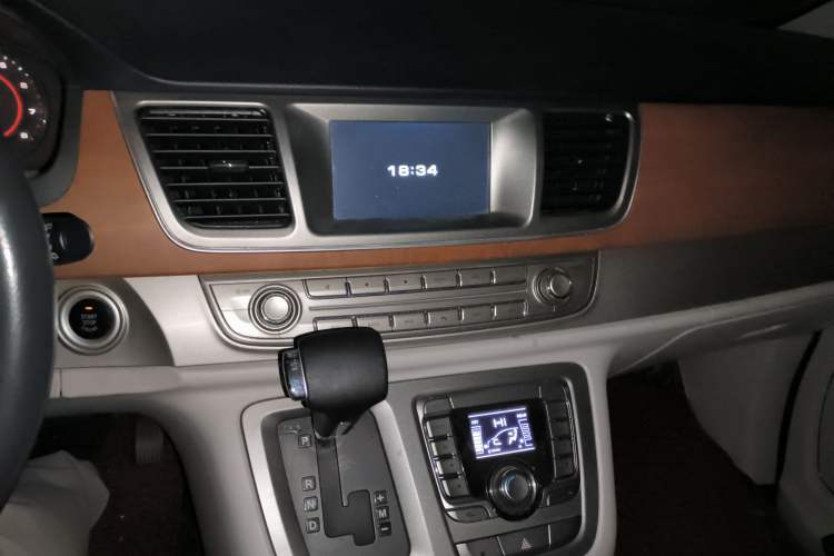 Used SAIC MAXUS G10 2015 2.0T Automatic Anniversary Edition