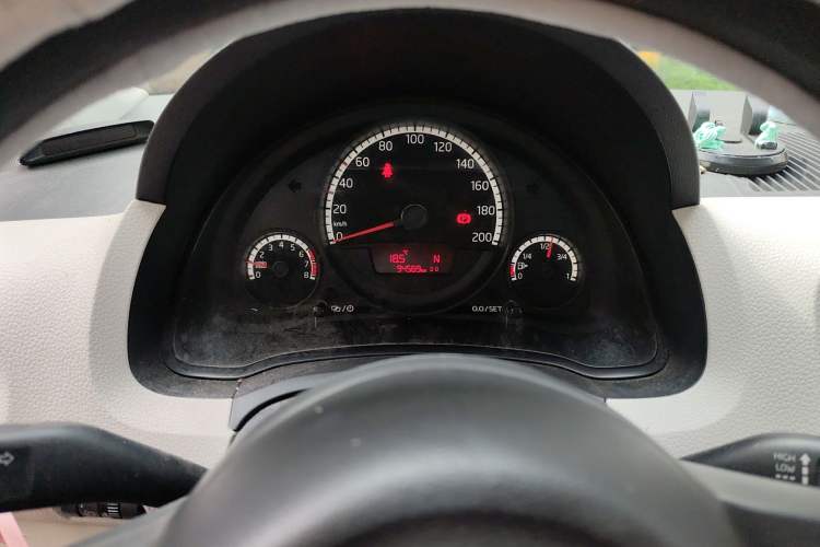 Used Volkswagen up! 2015 1.0L move up! Odometer Close Up