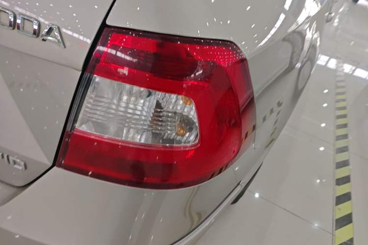 Used Skoda Rapid 2015 1.6L Automatic Smart Selection Model