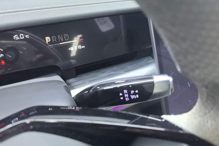 Used NETA S 2024 Pure Electric 520km Rear-Drive AR-HUD Version Gear Lever